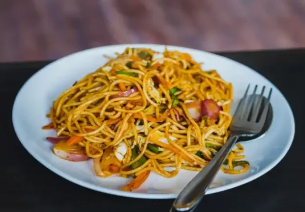 24 e1701062265502 CHICKEN CHOW MEIN